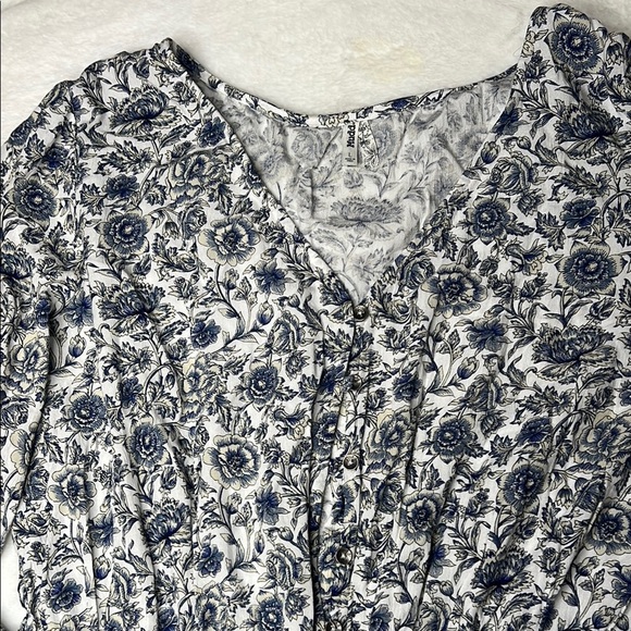 Mudd Floral Bell-Sleeve Romper Size L - Picture 6 of 8